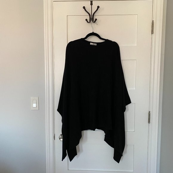 Eternelle Poncho - Picture 1 of 3